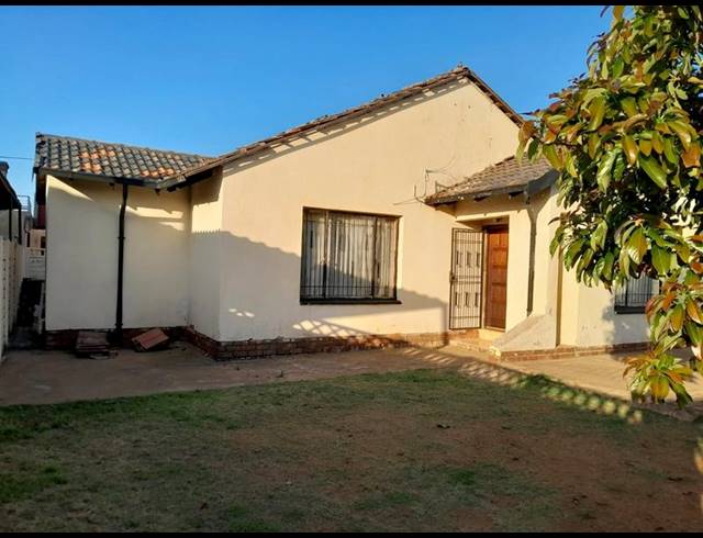 3 BEDROOM HOUSE FOR SALE IN KAGISO